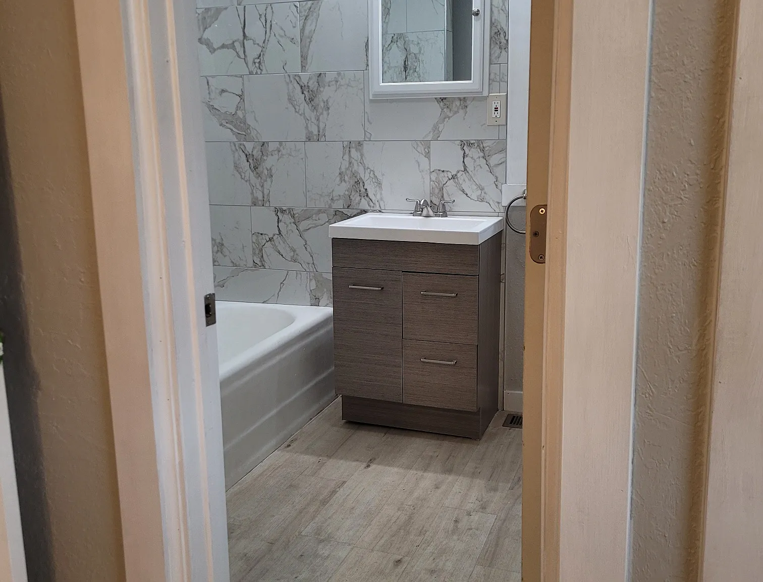 1 bed, 1000 sqft, $1,050 — Photo 4