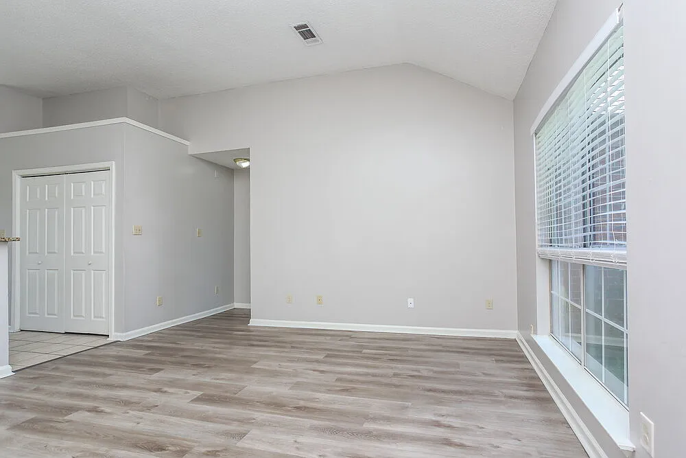 3 bed, 2.0 bath, 1166 sqft, $1,455 — Photo 3