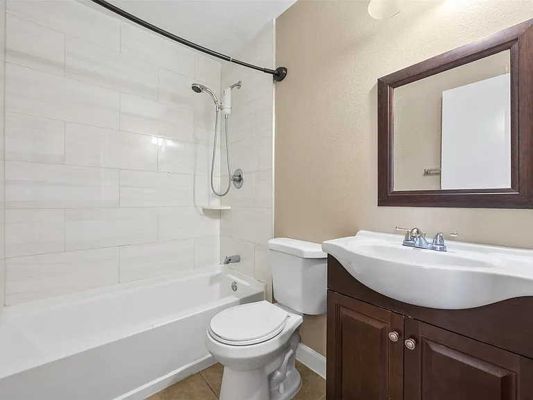 443 Willow West Dr — Photo 9