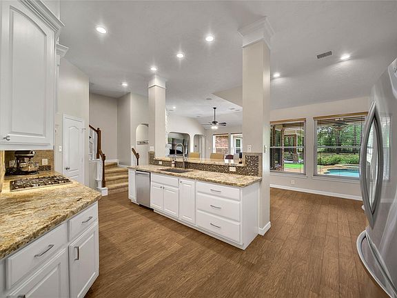 2nd image of 10635 Clubhouse Cir