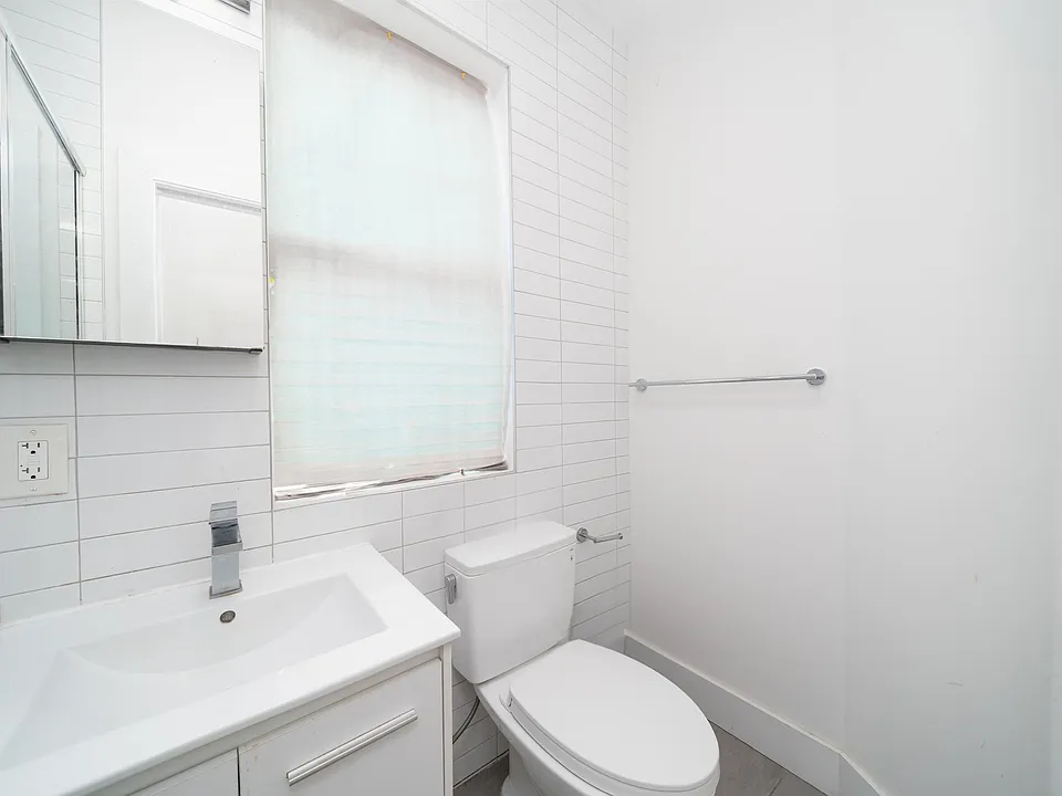 25 Corbin Ave #3