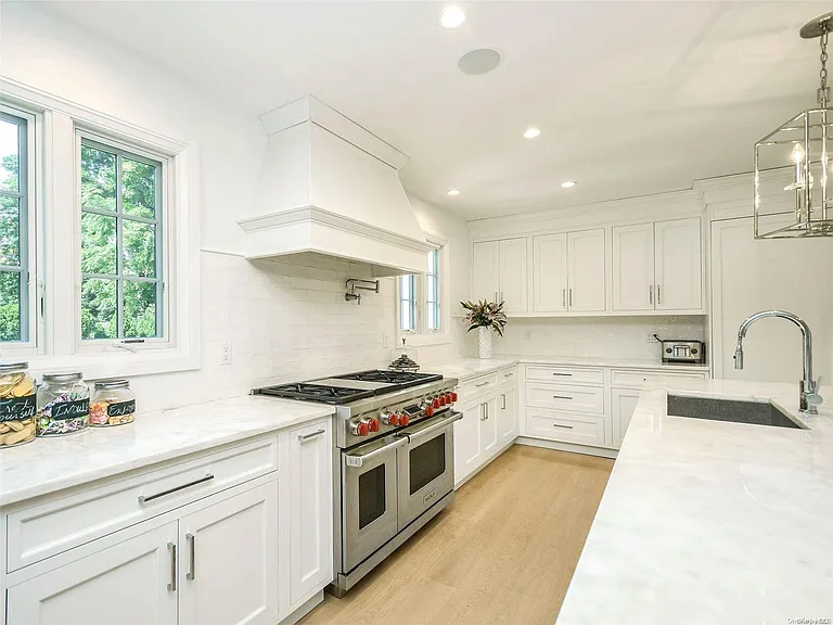 79 Reid Ave — Photo 9