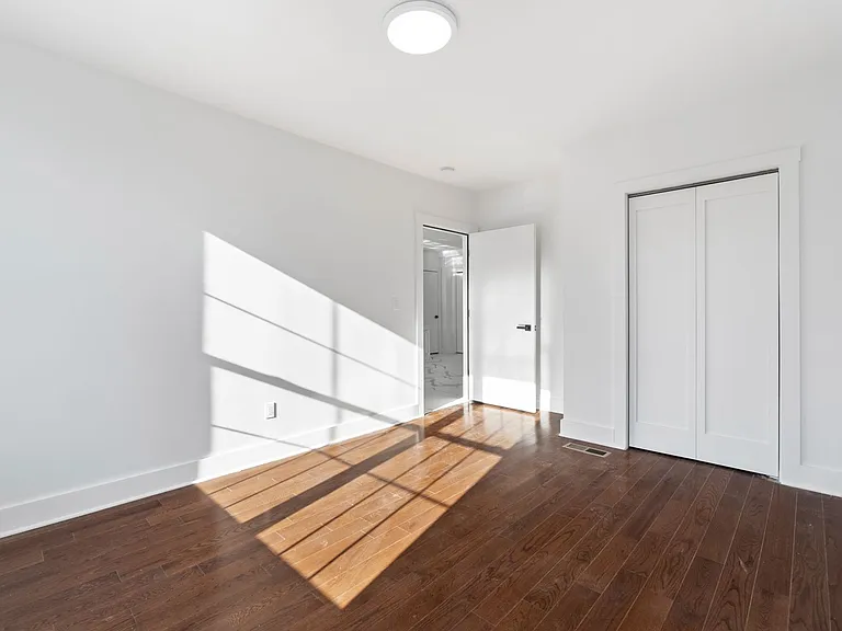 54 Trumbull St — Photo 12