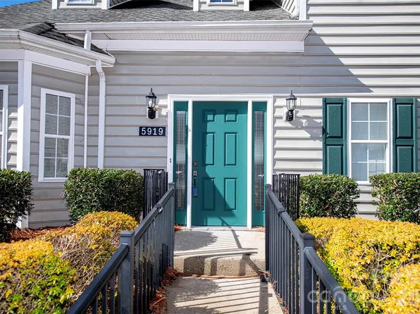 5919 Fitzwilliams Ln, Charlotte, NC 28270