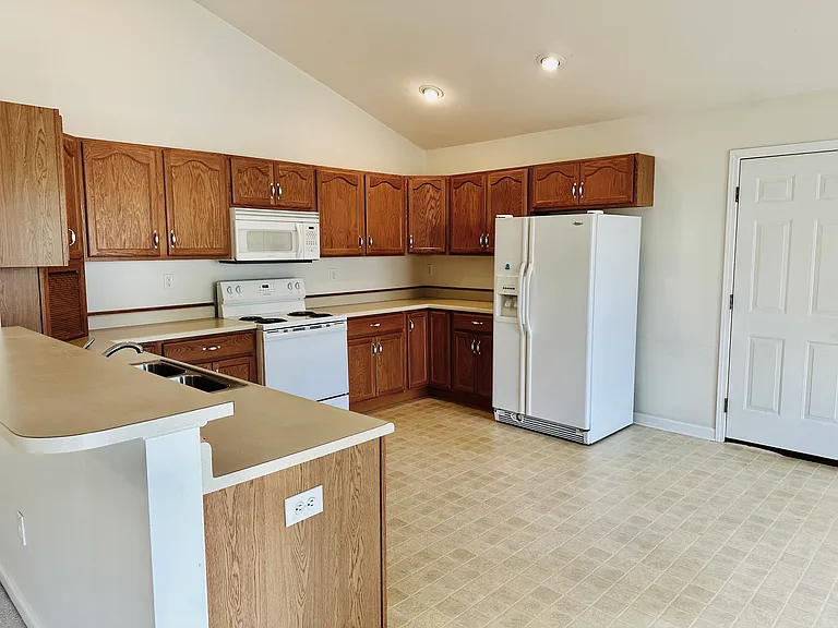 200 Winding Brook Dr — Photo 5