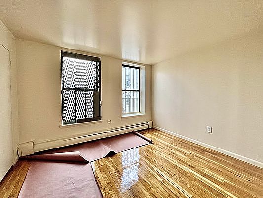 5th image of 676 Willoughby Ave #4B
