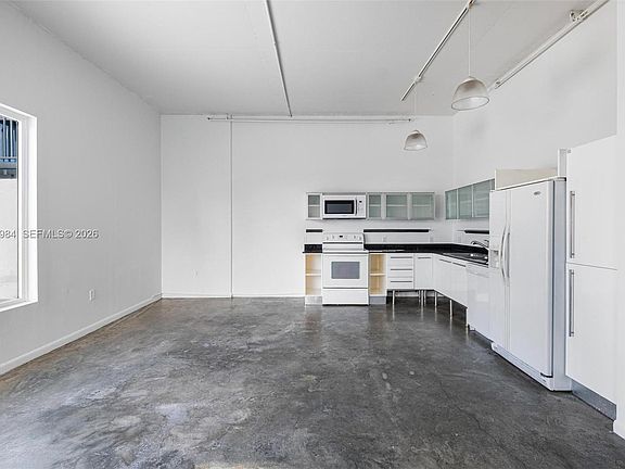 3rd image of 10 SW South River Dr APT 609