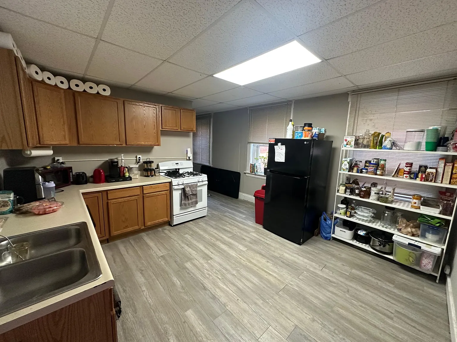 5 bed, $1,995 — Photo 2