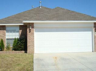 1427 SW 25th St, Moore, OK 73170