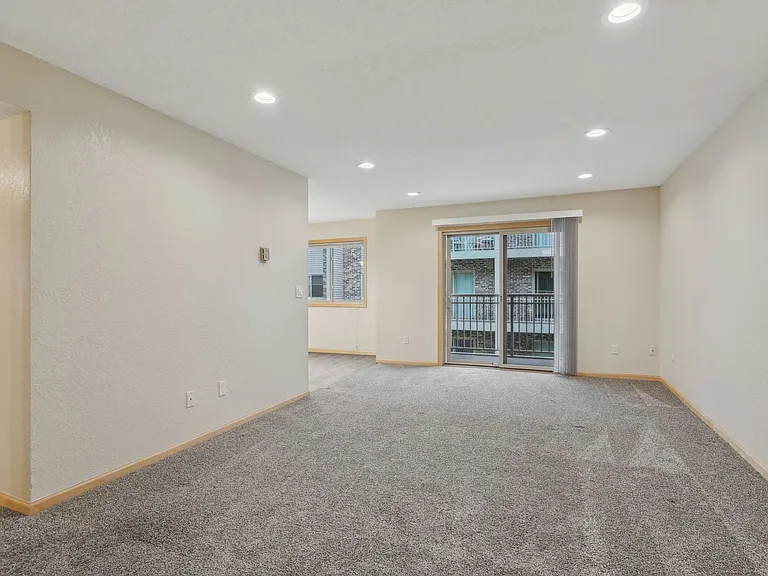 Larpenteur Estates Apartments — Photo 52