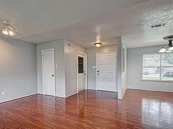 5th image of 4307 Autumn Meadow Dr