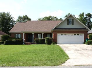2549 Woods View Dr, Marianna, FL 32446