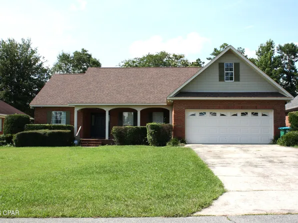 2549 Woods View Dr, Marianna, FL 32446