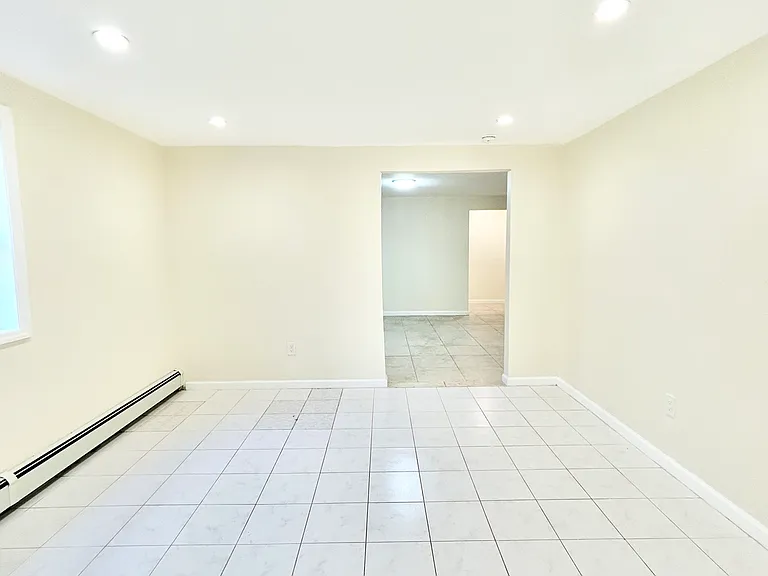 164 Rossiter Ave #1 — Photo 29