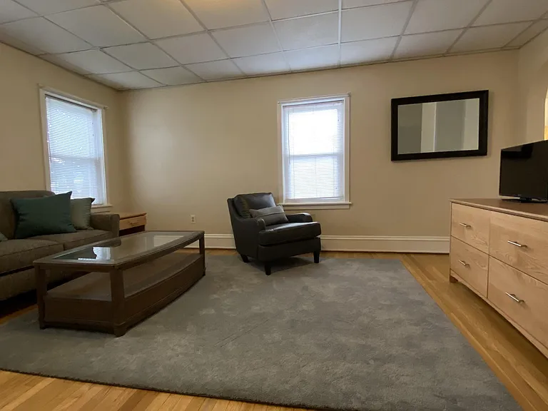 522 W 3rd St #2W — Photo 11