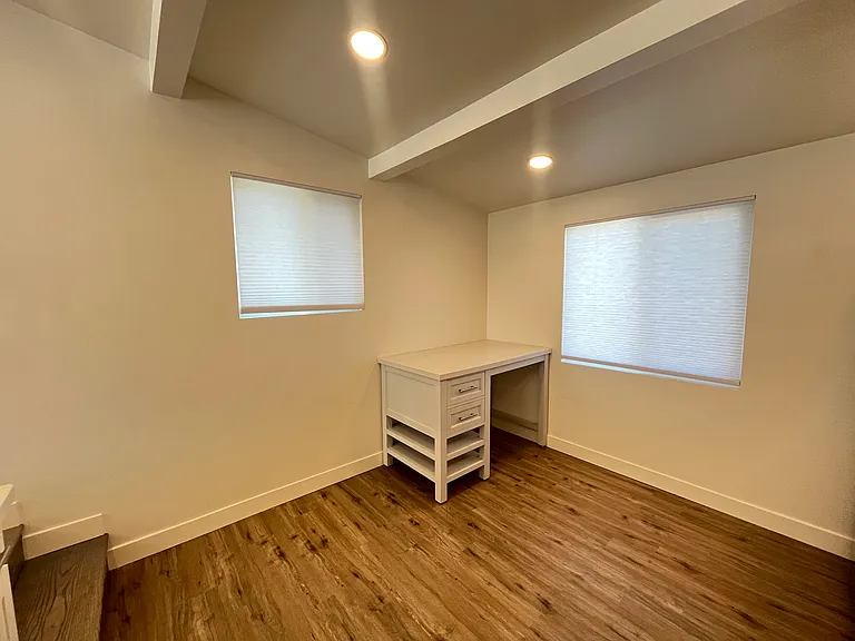 390 Hill St — Photo 15