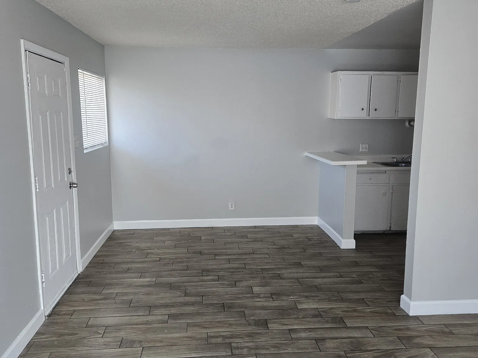 2 bed, 731 sqft, $1,000 — Photo 2