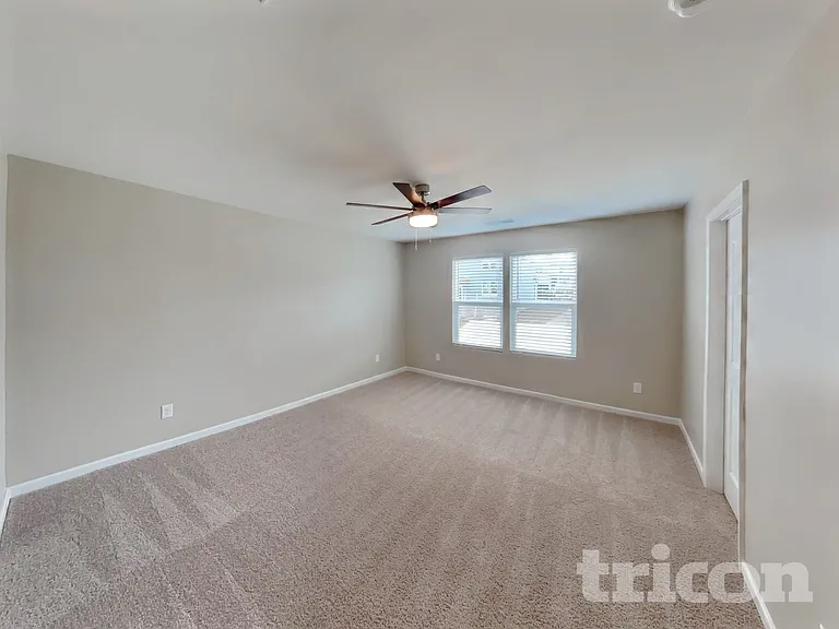 247 W Millbrook Dr — Photo 8