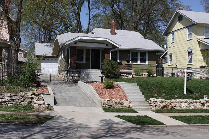 1st image of 946 W 32nd Ter