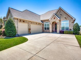 2379 Collin Dr, Grand Prairie, TX 75052