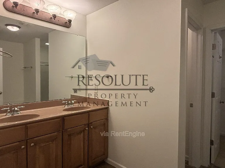 318 Anterbury Dr — Photo 12