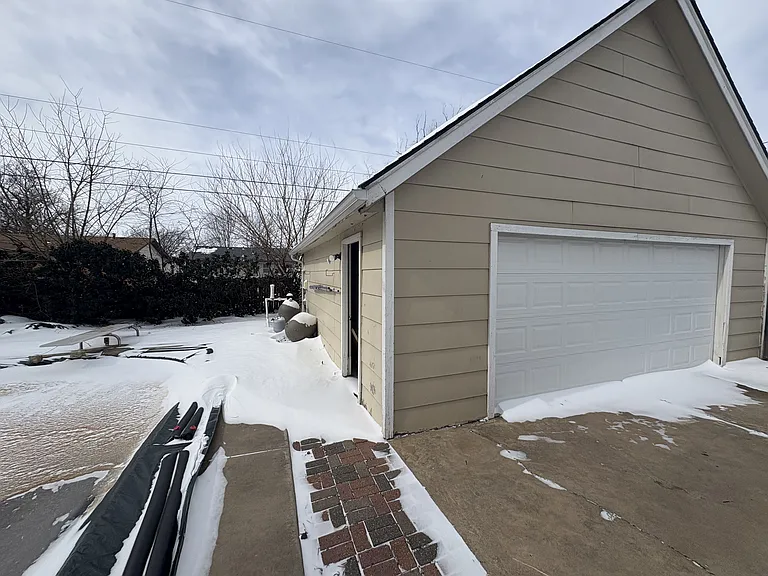 3007 S Mount Carmel Ave — Photo 3