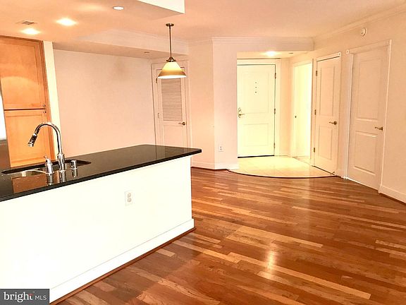 5th image of 5 Park Pl APT 223
