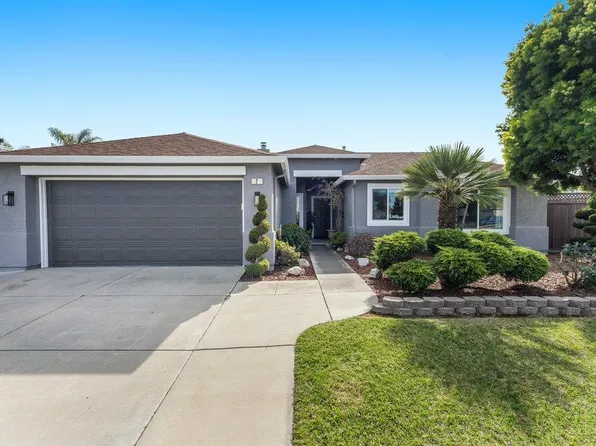 2 Chardonnay Cir, Salinas, CA 93906