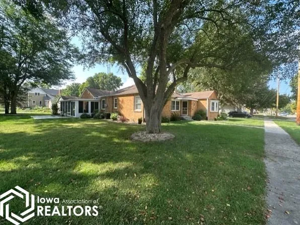 415 Center St E, Britt, IA 50423