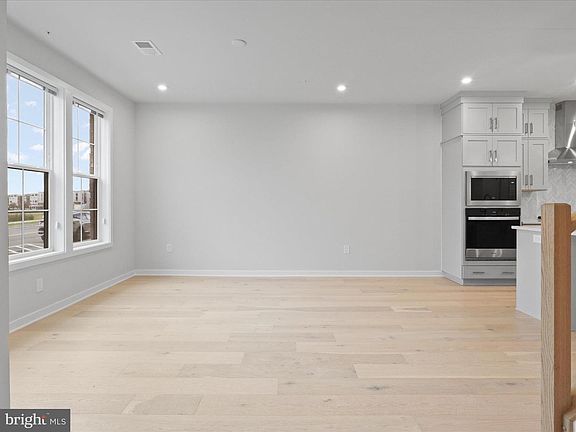 5th image of 43540 Jefferson Park St