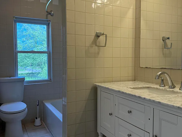 236 W Farms Rd — Photo 15