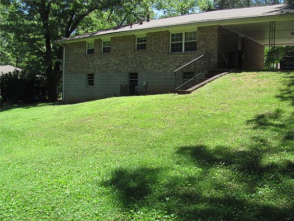 4th image of 3151 Woods Ln SW