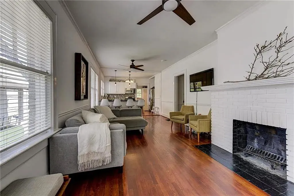 2 bed, 1128 sqft, $2,500 — Photo 3