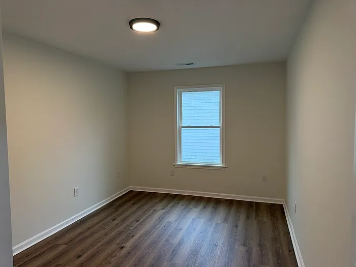 104 Howard St — Photo 6