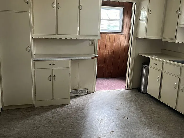 343 E Orange St — Photo 16