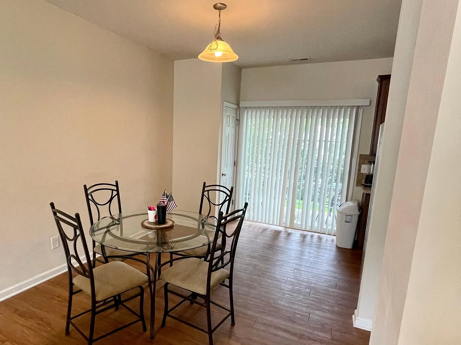 3 bed, 3.5 bath, 1472 sqft, $980 — Photo 4