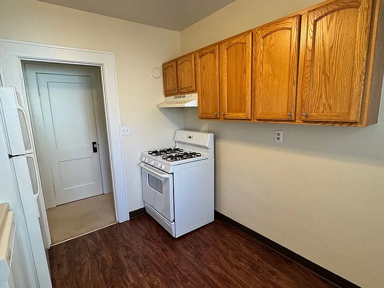 207 E Broadway Ave — Photo 11
