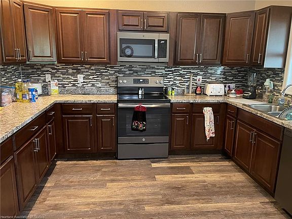 3rd image of 557 Highlands Lake Dr