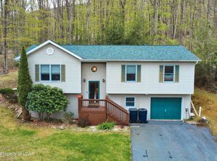 59 Edge Rock Dr, Drums, PA 18222