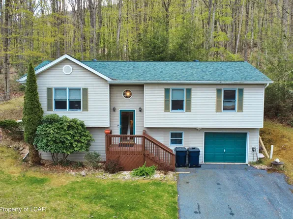59 Edge Rock Dr, Drums, PA 18222