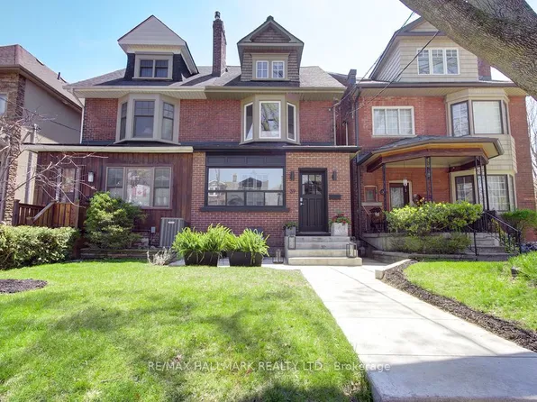 39 Dixon Ave, Toronto, ON M4L 1N4