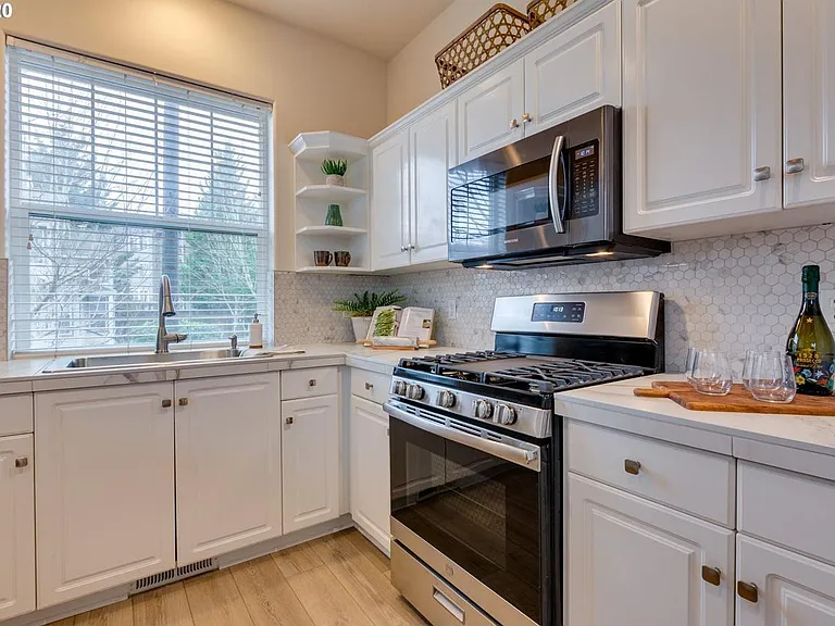 15059 NW Elaina Ct — Photo 6