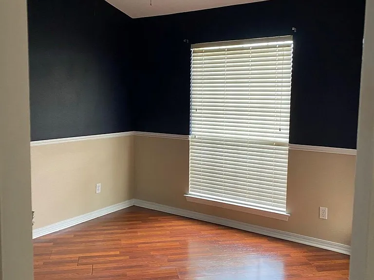 6680 Hartland St — Photo 5