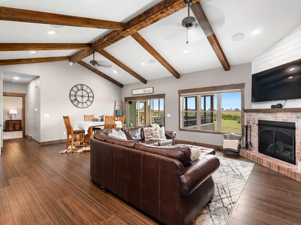 27061 Saddlerock Pl, Harrisburg, SD 57032