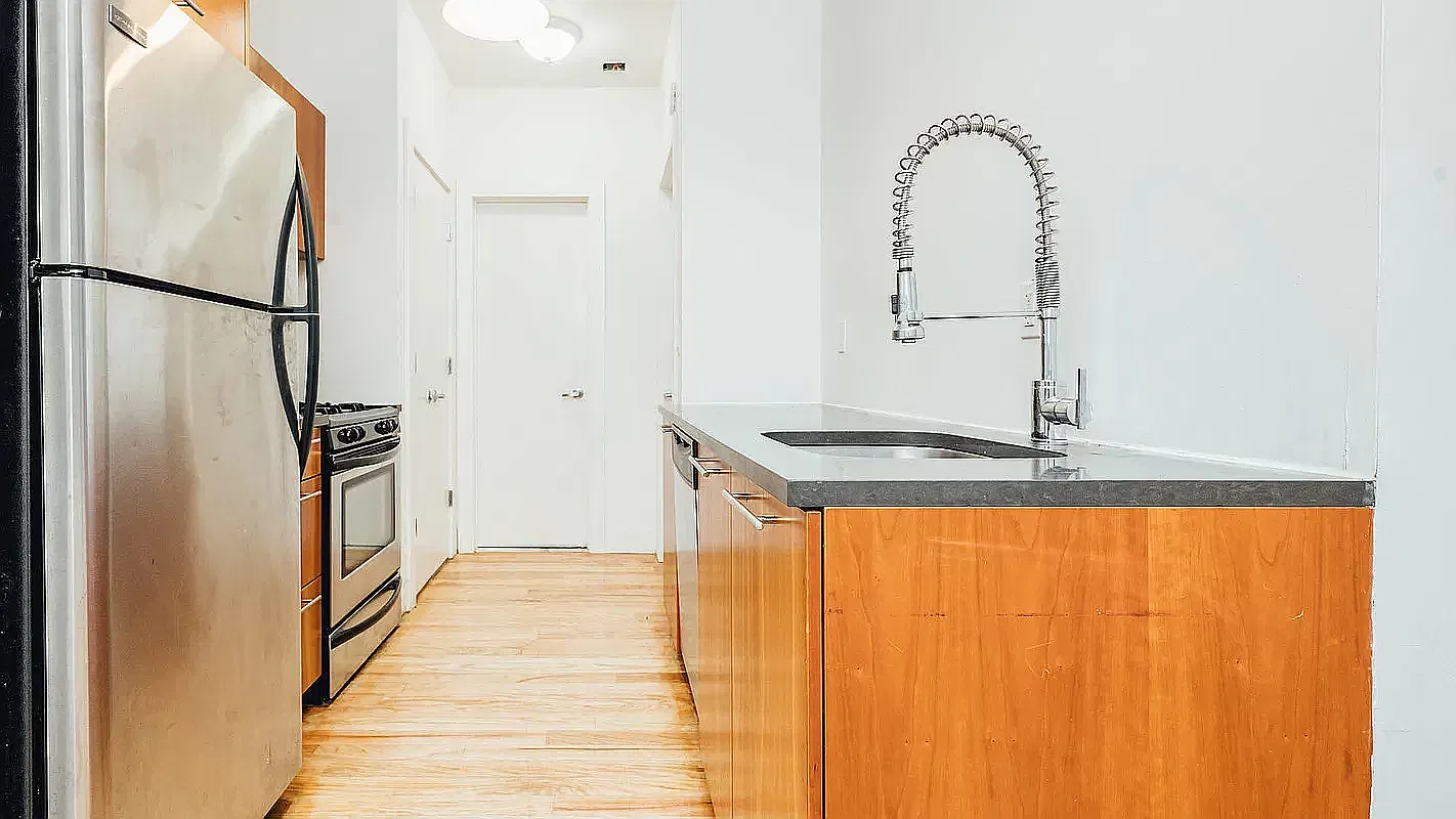 245 Frost St — Photo 3
