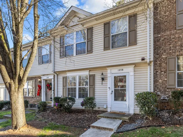1258 Maple Shade Ln, Charlotte, NC 28270