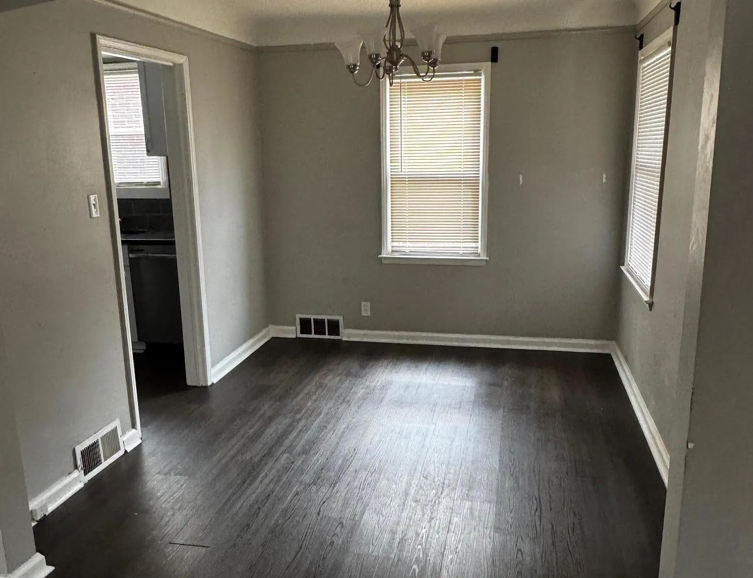 3 bed, 1.0 bath, 1090 sqft, $1,450 — Photo 4