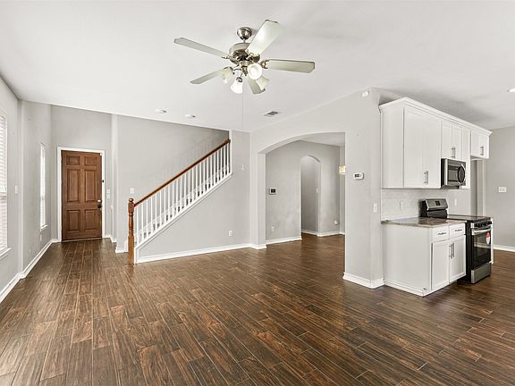 5th image of 15920 Alvarado Dr