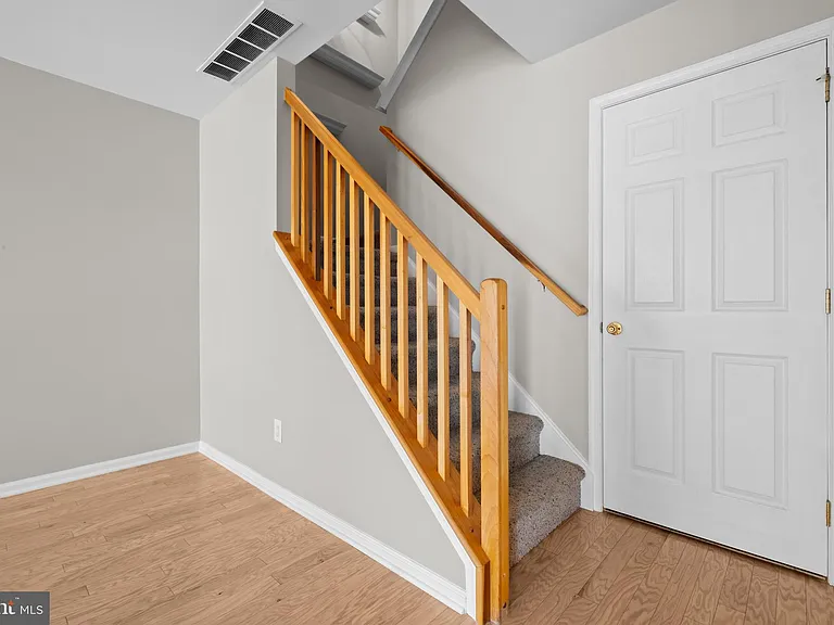 3906 Grenwich Ln — Photo 16