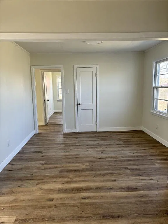 1082 Dell St — Photo 3